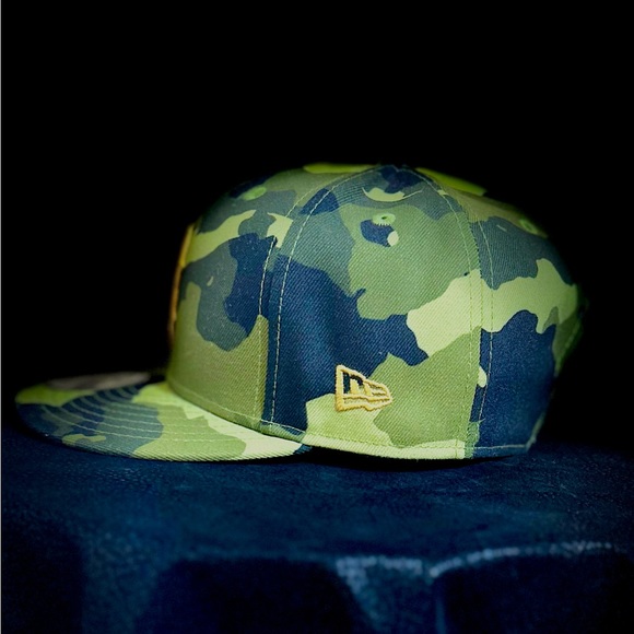 Mens New Era Boston Red Sox Camo SnapBack Hat - Picture 3 of 5